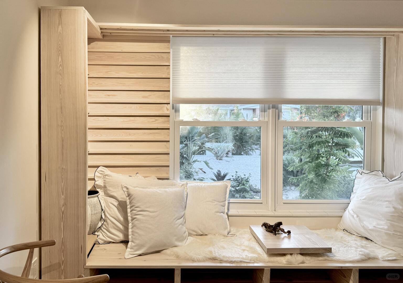 The window seat in whitewashed pine